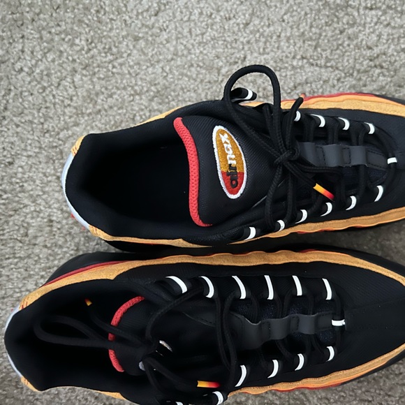 Slightly worn Nike Airmax Rare color way - Picture 2 of 4